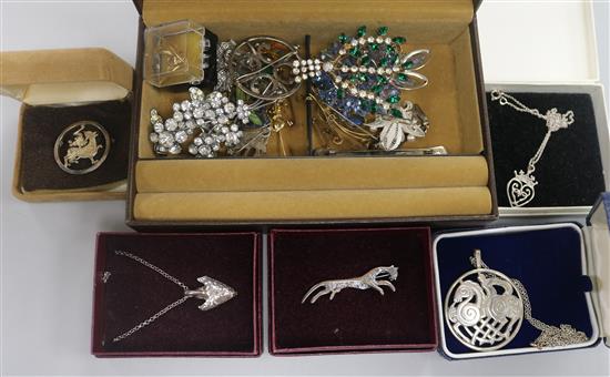 A quantity of assorted silver and costume jewellery.